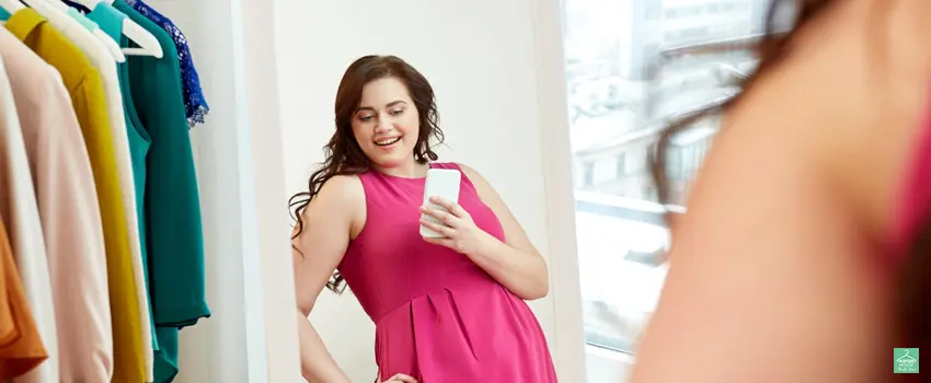HHTS-plus size woman taking at mirror selfie at home