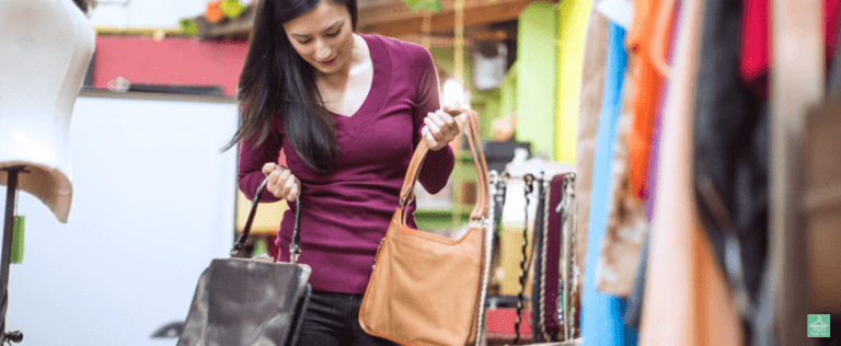HHTS-woman buying bags